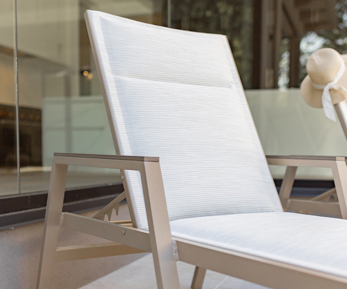 Berlin Gardens Vida Padded Sling Chaise Lounge with Arms