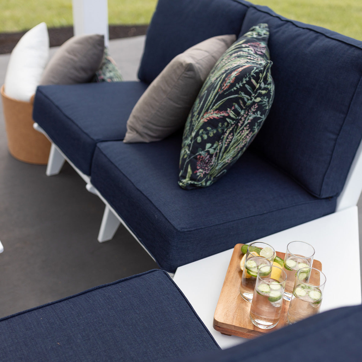Berlin Gardens Hartley Love Seat