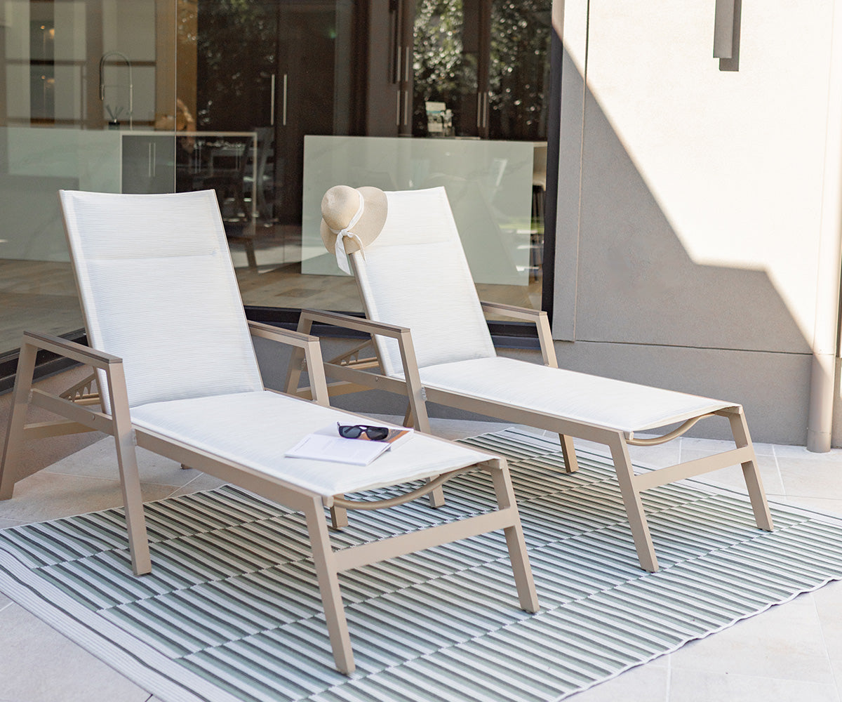 Berlin Gardens Vida Padded Sling Chaise Lounge with Arms
