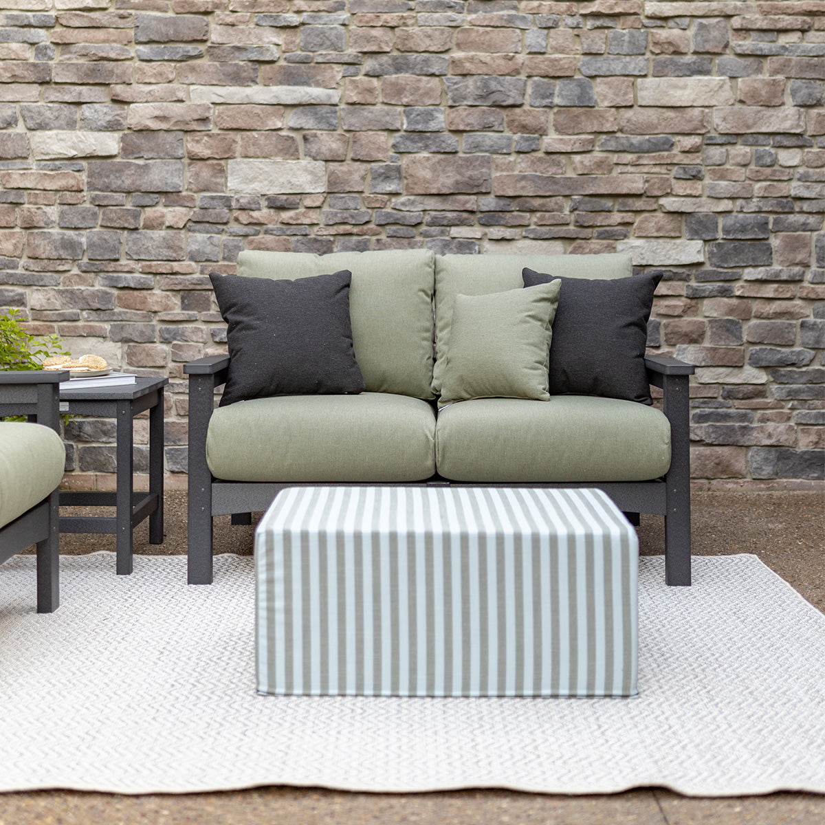 Berlin Gardens Camden Love Seat