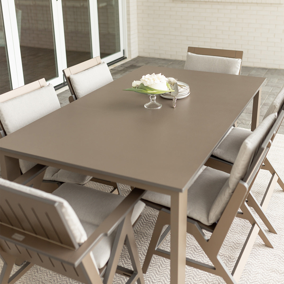 Berlin Gardens Berkley Expandable 42" x 72" Table
