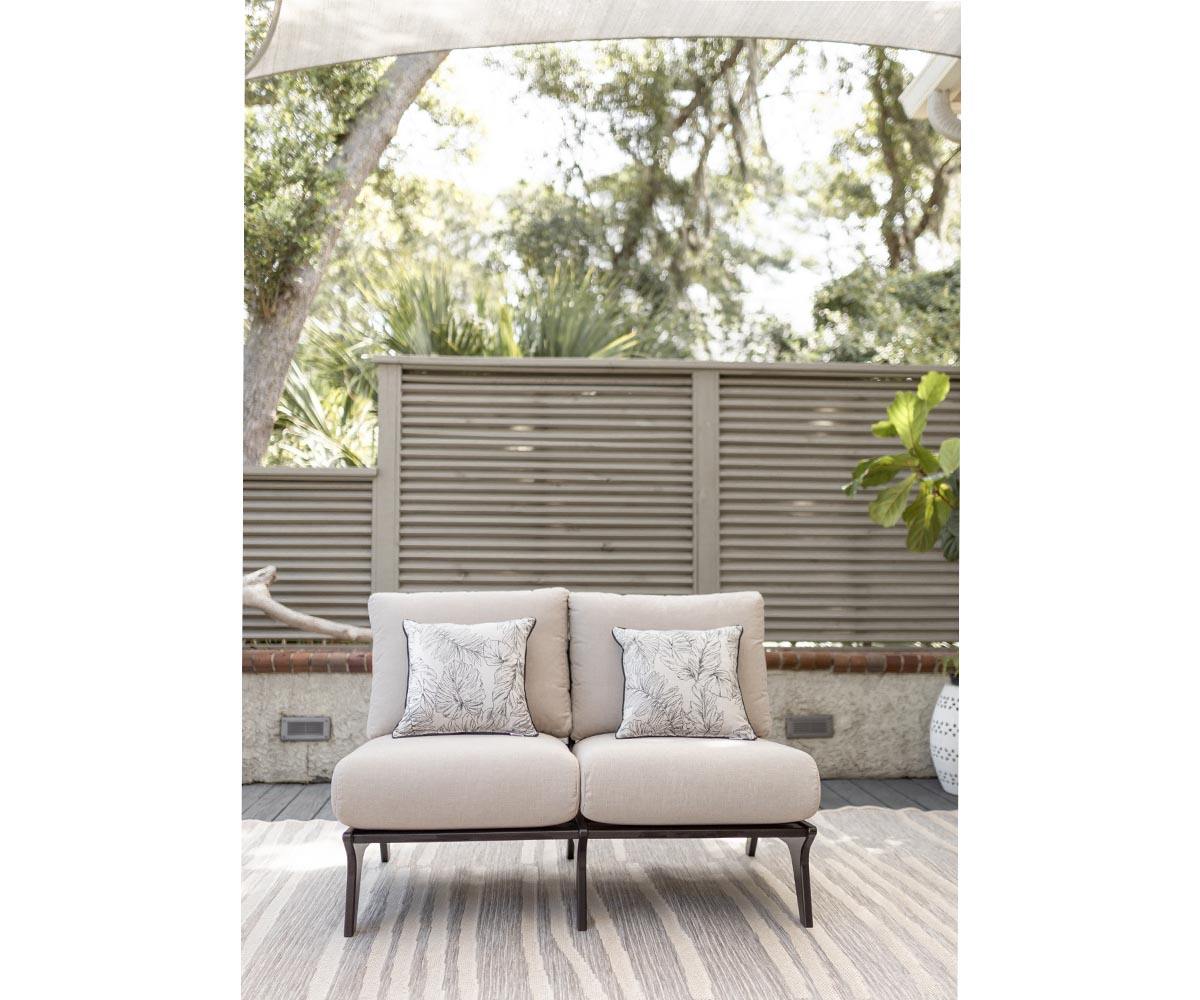 Berlin Gardens Hartley Love Seat